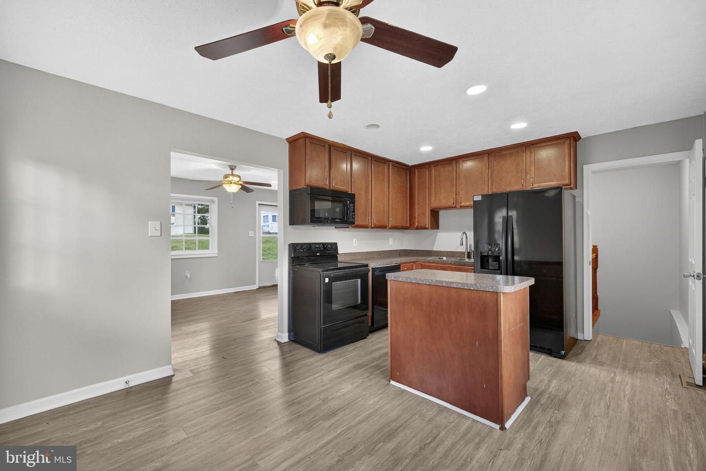 213 CREST CIR, WINCHESTER, Virginia 22602, 4 Bedrooms Bedrooms, 7 Rooms Rooms,2 BathroomsBathrooms,Residential,For sale,213 CREST CIR,VAFV2037336 MLS # VAFV2037336