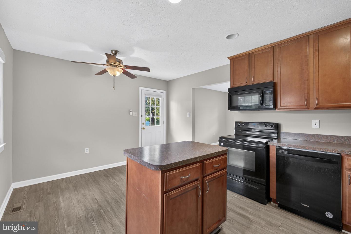 213 CREST CIR, WINCHESTER, Virginia 22602, 4 Bedrooms Bedrooms, 7 Rooms Rooms,2 BathroomsBathrooms,Residential,For sale,213 CREST CIR,VAFV2037336 MLS # VAFV2037336