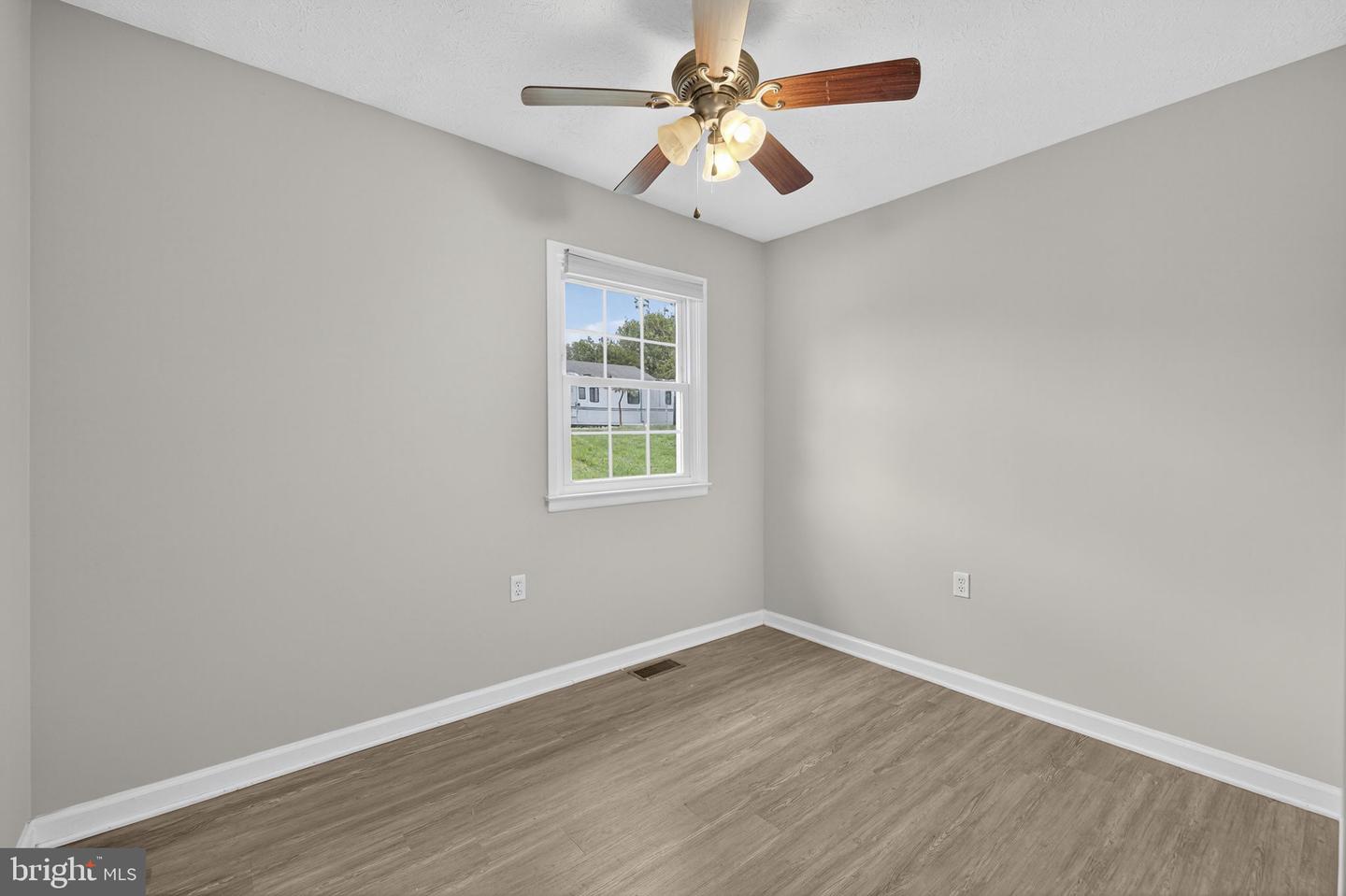 213 CREST CIR, WINCHESTER, Virginia 22602, 4 Bedrooms Bedrooms, 7 Rooms Rooms,2 BathroomsBathrooms,Residential,For sale,213 CREST CIR,VAFV2037336 MLS # VAFV2037336