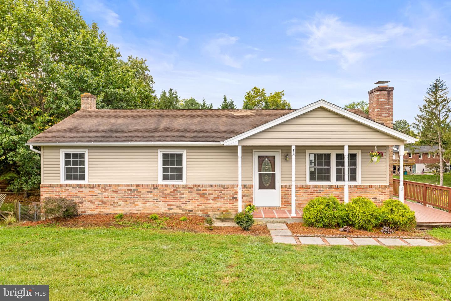 213 CREST CIR, WINCHESTER, Virginia 22602, 4 Bedrooms Bedrooms, 7 Rooms Rooms,2 BathroomsBathrooms,Residential,For sale,213 CREST CIR,VAFV2037336 MLS # VAFV2037336