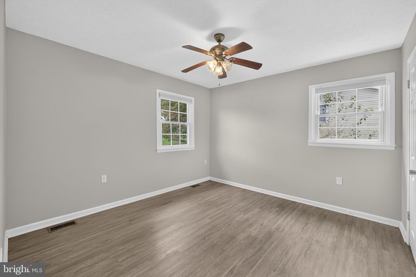 213 CREST CIR, WINCHESTER, Virginia 22602, 4 Bedrooms Bedrooms, 7 Rooms Rooms,2 BathroomsBathrooms,Residential,For sale,213 CREST CIR,VAFV2037336 MLS # VAFV2037336