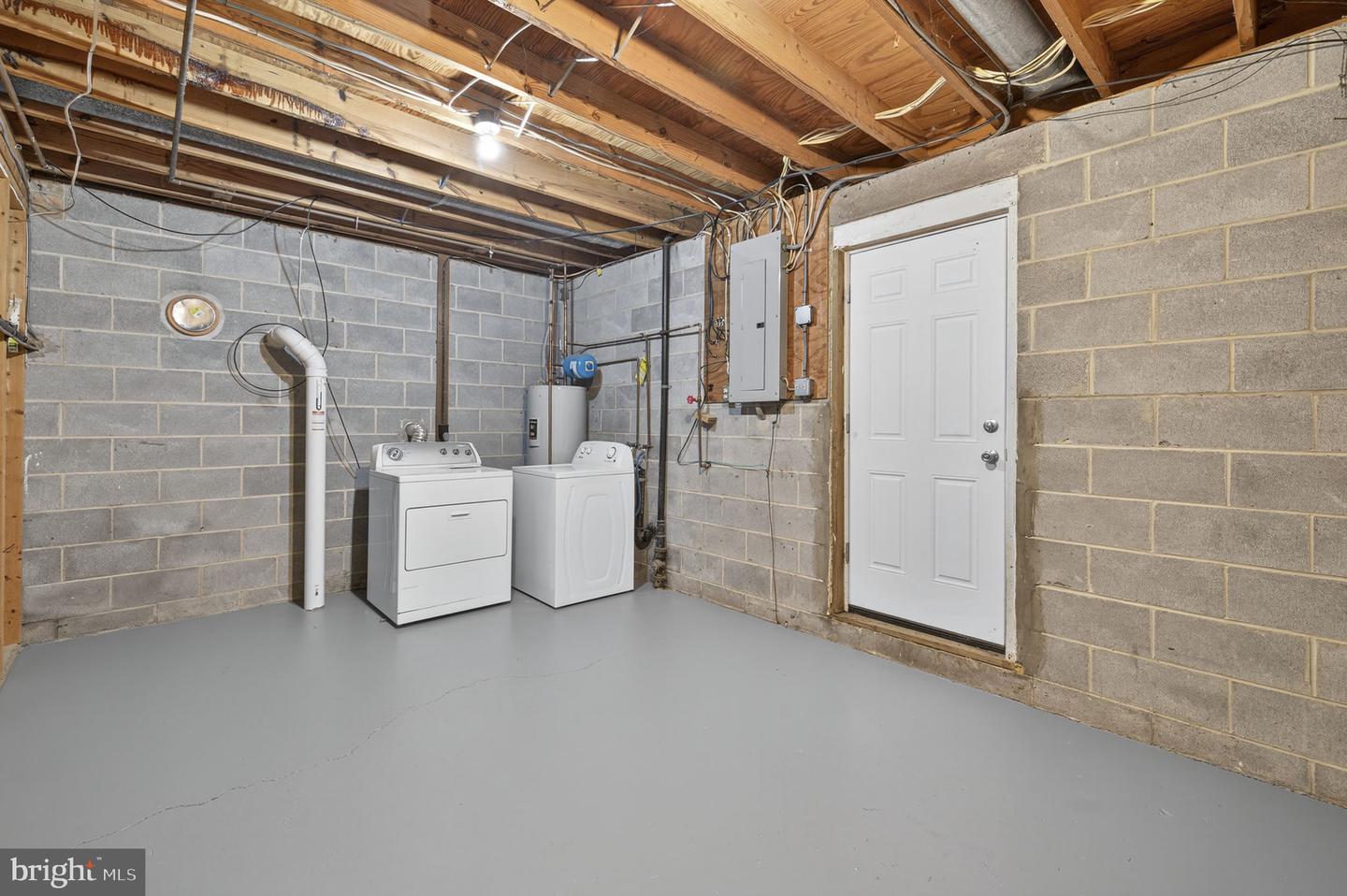 213 CREST CIR, WINCHESTER, Virginia 22602, 4 Bedrooms Bedrooms, 7 Rooms Rooms,2 BathroomsBathrooms,Residential,For sale,213 CREST CIR,VAFV2037336 MLS # VAFV2037336