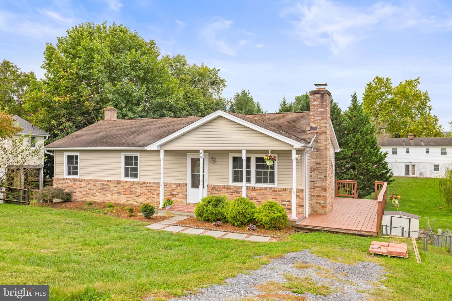213 CREST CIR, WINCHESTER, Virginia 22602, 4 Bedrooms Bedrooms, 7 Rooms Rooms,2 BathroomsBathrooms,Residential,For sale,213 CREST CIR,VAFV2037336 MLS # VAFV2037336