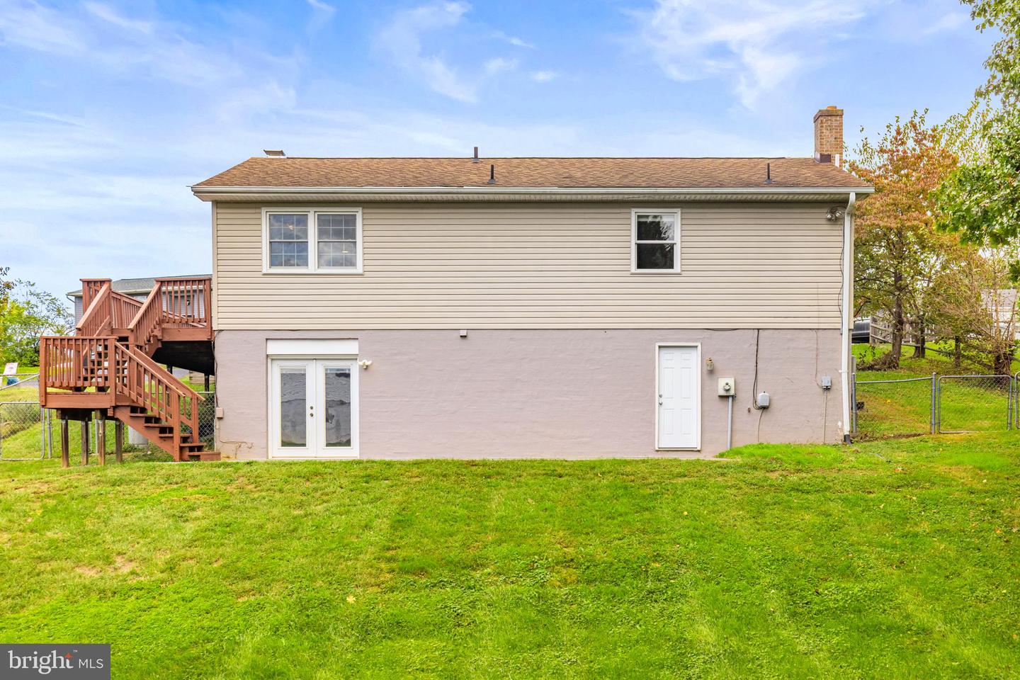 213 CREST CIR, WINCHESTER, Virginia 22602, 4 Bedrooms Bedrooms, 7 Rooms Rooms,2 BathroomsBathrooms,Residential,For sale,213 CREST CIR,VAFV2037336 MLS # VAFV2037336