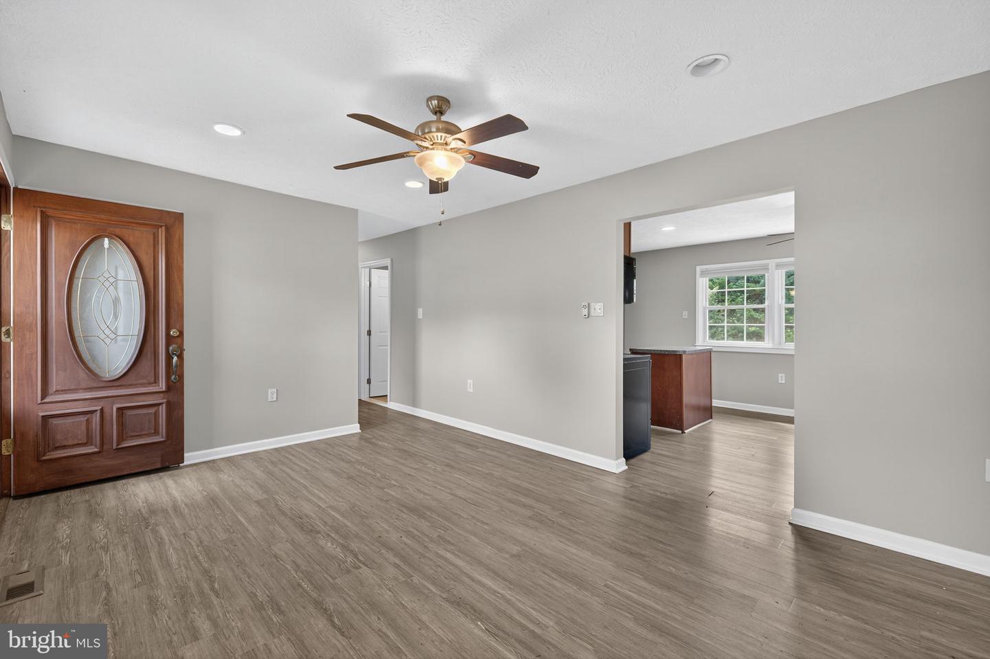 213 CREST CIR, WINCHESTER, Virginia 22602, 4 Bedrooms Bedrooms, 7 Rooms Rooms,2 BathroomsBathrooms,Residential,For sale,213 CREST CIR,VAFV2037336 MLS # VAFV2037336