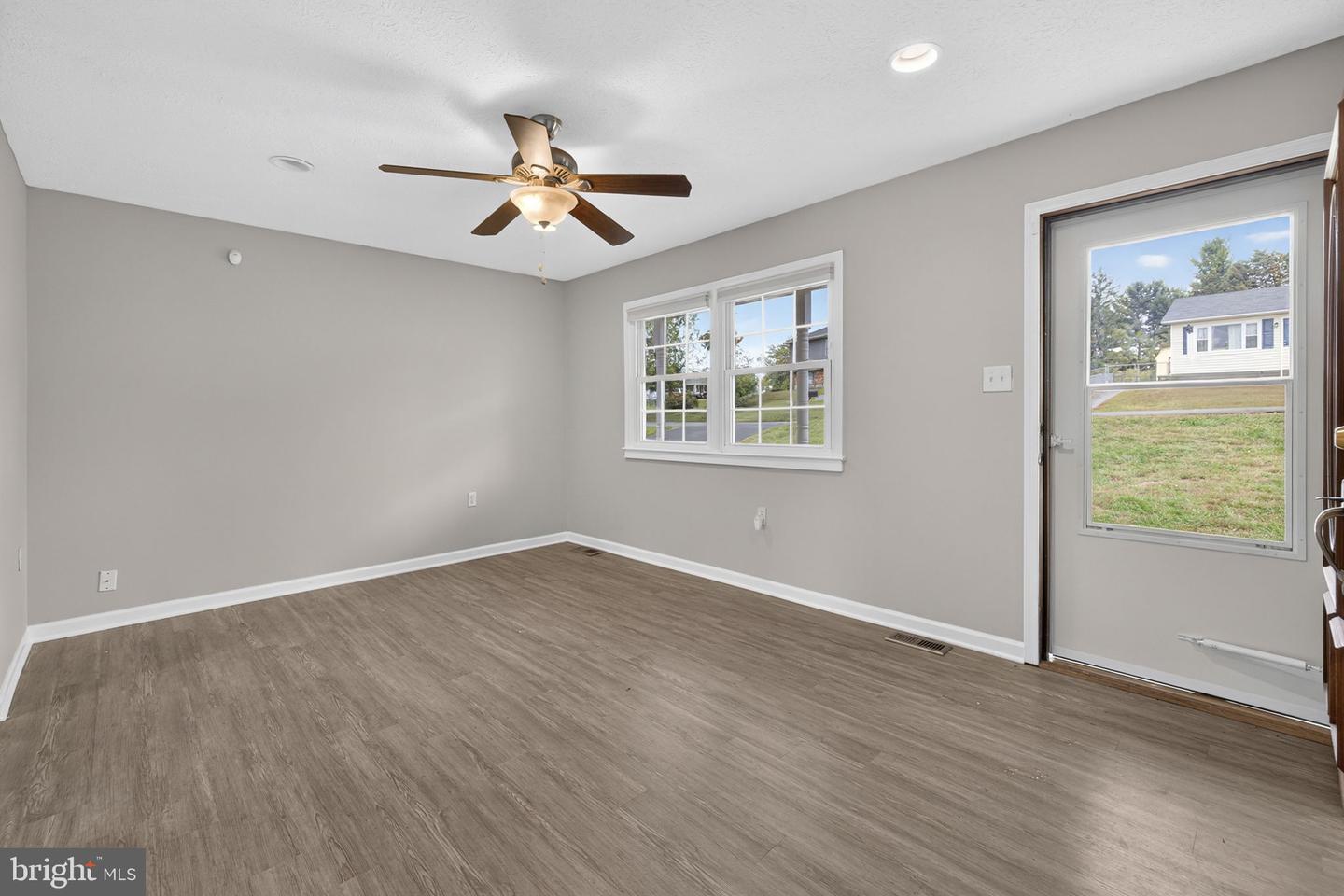 213 CREST CIR, WINCHESTER, Virginia 22602, 4 Bedrooms Bedrooms, 7 Rooms Rooms,2 BathroomsBathrooms,Residential,For sale,213 CREST CIR,VAFV2037336 MLS # VAFV2037336
