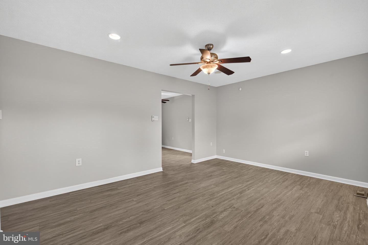 213 CREST CIR, WINCHESTER, Virginia 22602, 4 Bedrooms Bedrooms, 7 Rooms Rooms,2 BathroomsBathrooms,Residential,For sale,213 CREST CIR,VAFV2037336 MLS # VAFV2037336
