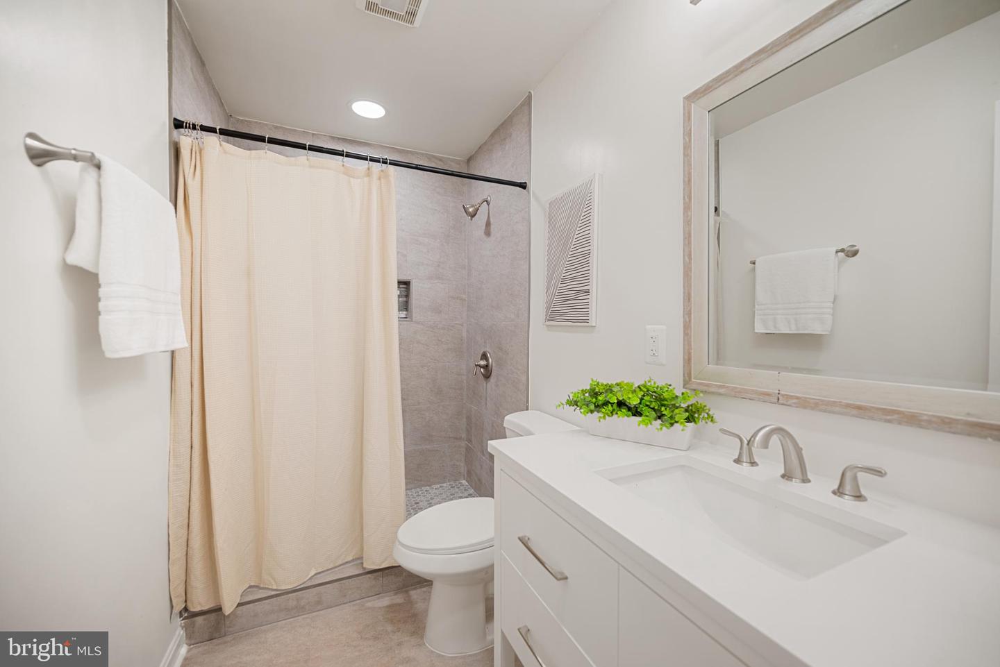 14487 RUSTLING LEAVES LN, CENTREVILLE, Virginia 20121, 3 Bedrooms Bedrooms, ,2 BathroomsBathrooms,Residential,For sale,14487 RUSTLING LEAVES LN,VAFX2273916 MLS # VAFX2273916