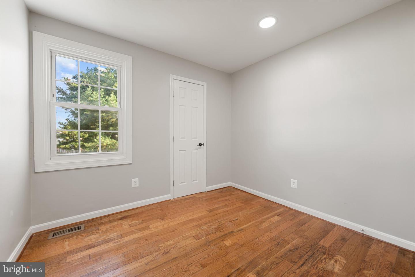 14487 RUSTLING LEAVES LN, CENTREVILLE, Virginia 20121, 3 Bedrooms Bedrooms, ,2 BathroomsBathrooms,Residential,For sale,14487 RUSTLING LEAVES LN,VAFX2273916 MLS # VAFX2273916