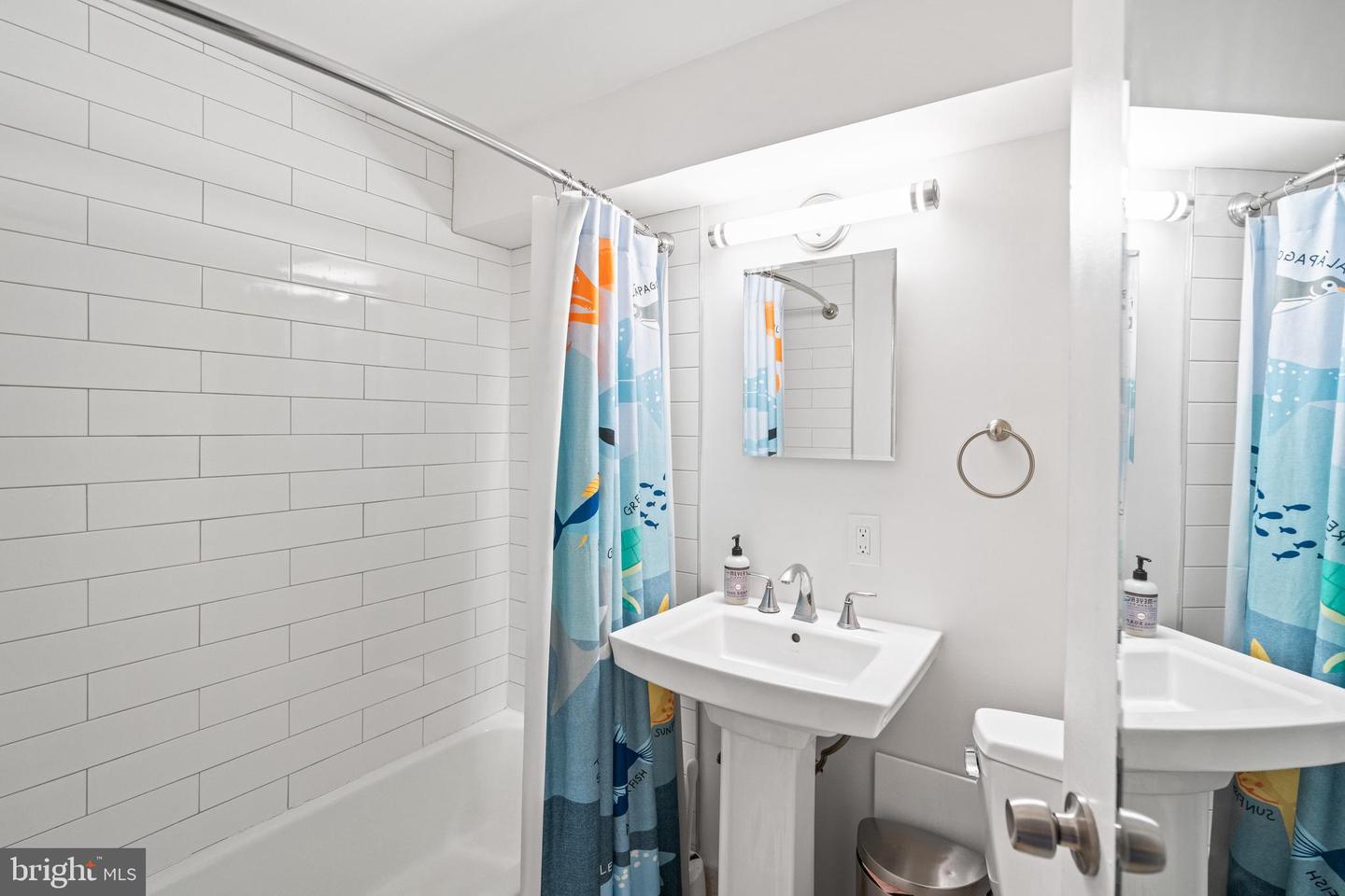 604 EAST CAPITOL ST NE, WASHINGTON, District Of Columbia 20003, 5 Bedrooms Bedrooms, ,3 BathroomsBathrooms,Residential,For sale,604 EAST CAPITOL ST NE,DCDC2226634 MLS # DCDC2226634