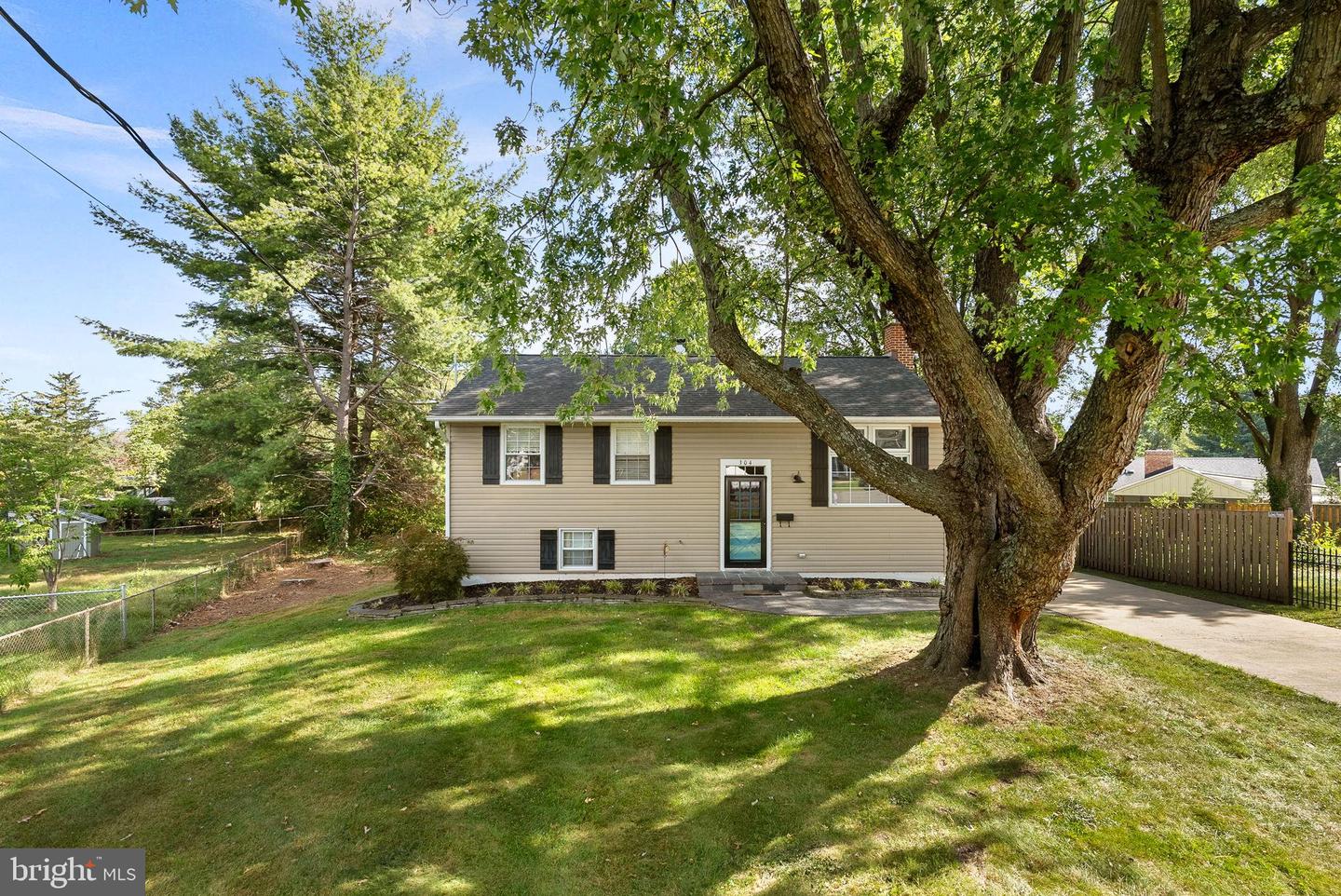 304 LAFAYETTE SW, LEESBURG, Virginia 20175, 3 Bedrooms Bedrooms, 7 Rooms Rooms,1 BathroomBathrooms,Residential,For sale,304 LAFAYETTE SW,VALO2108754 MLS # VALO2108754 304 LAFAYETTE SW, LEESBURG, Virginia 20175, 3 Bedrooms Bedrooms, 7 Rooms Rooms,1 BathroomBathrooms,Residential,For sale,304 LAFAYETTE SW,VALO2108754 MLS # VALO2108754