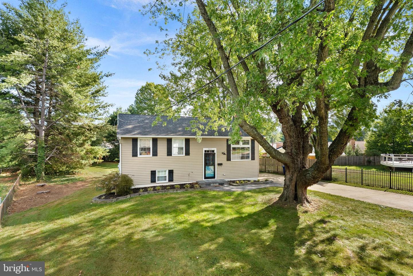 304 LAFAYETTE SW, LEESBURG, Virginia 20175, 3 Bedrooms Bedrooms, 7 Rooms Rooms,1 BathroomBathrooms,Residential,For sale,304 LAFAYETTE SW,VALO2108754 MLS # VALO2108754 304 LAFAYETTE SW, LEESBURG, Virginia 20175, 3 Bedrooms Bedrooms, 7 Rooms Rooms,1 BathroomBathrooms,Residential,For sale,304 LAFAYETTE SW,VALO2108754 MLS # VALO2108754