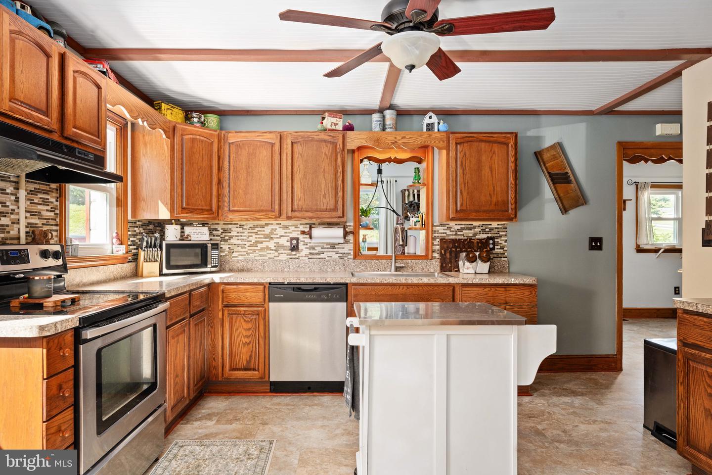 20 WATERFALL RD, CHESTER GAP, Virginia 22623, 2 Bedrooms Bedrooms, ,1 BathroomBathrooms,Residential,For sale,20 WATERFALL RD,VARP2002324 MLS # VARP2002324