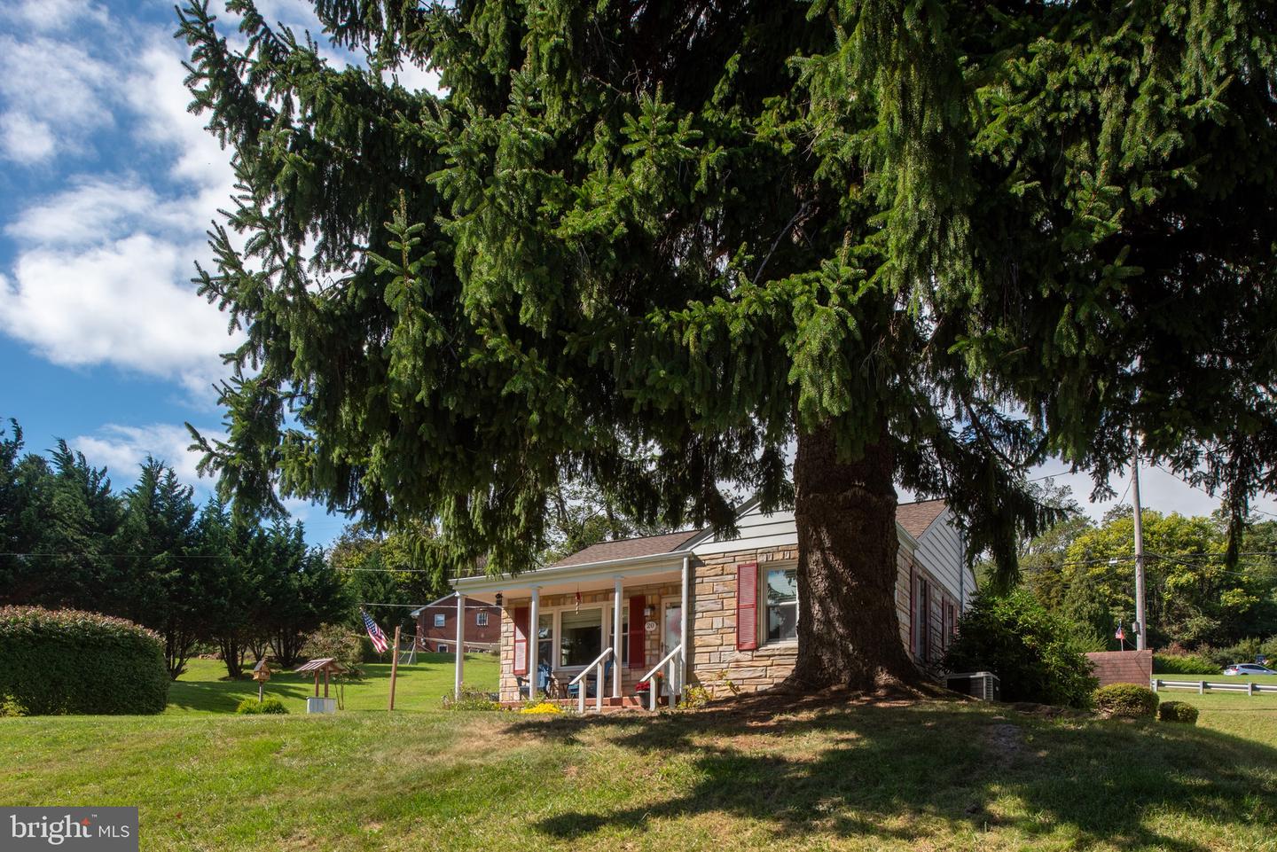 20 WATERFALL RD, CHESTER GAP, Virginia 22623, 2 Bedrooms Bedrooms, ,1 BathroomBathrooms,Residential,For sale,20 WATERFALL RD,VARP2002324 MLS # VARP2002324