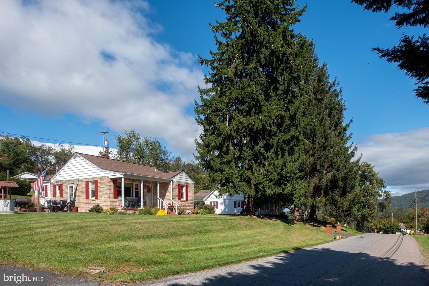 20 WATERFALL RD, CHESTER GAP, Virginia 22623, 2 Bedrooms Bedrooms, ,1 BathroomBathrooms,Residential,For sale,20 WATERFALL RD,VARP2002324 MLS # VARP2002324