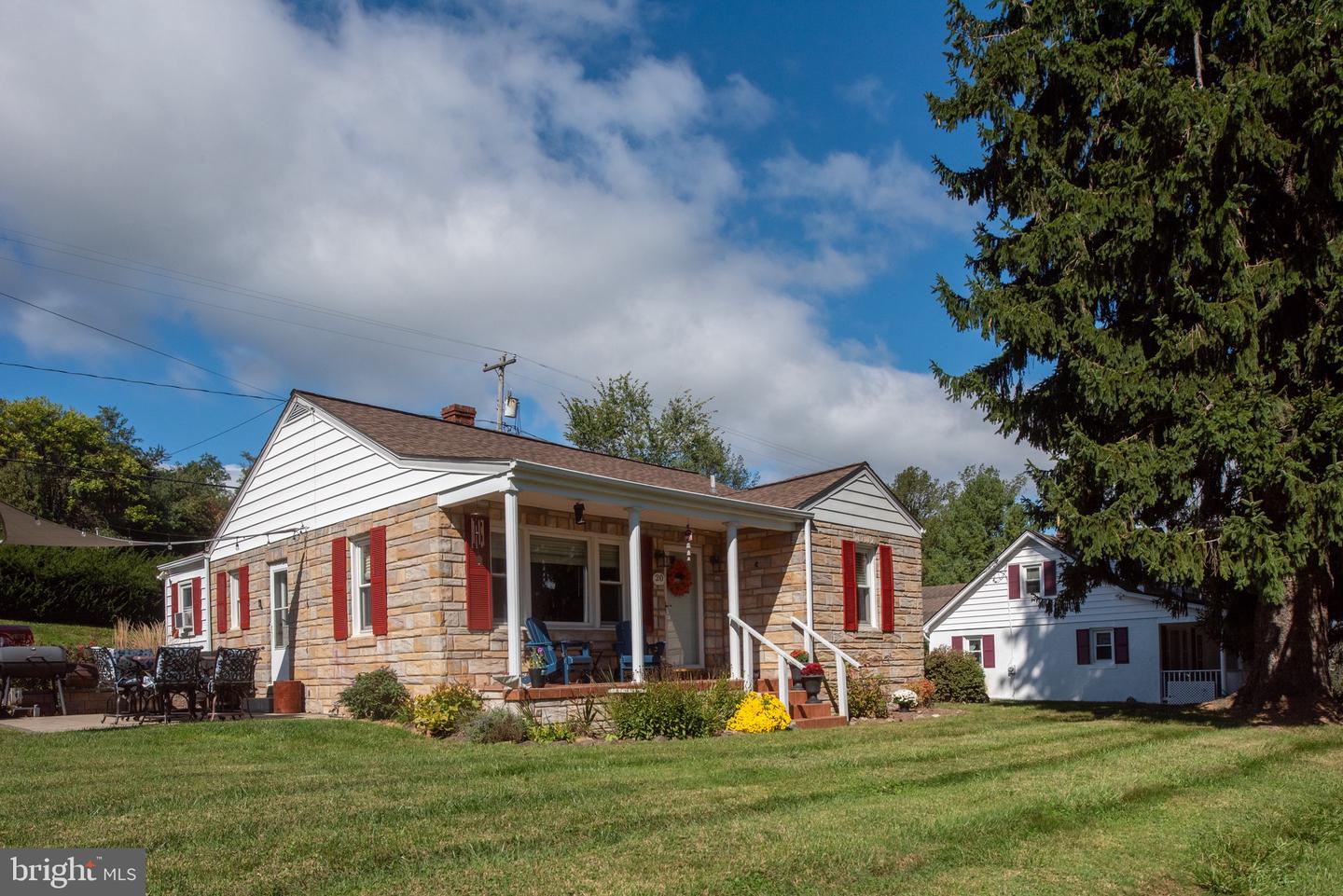20 WATERFALL RD, CHESTER GAP, Virginia 22623, 2 Bedrooms Bedrooms, ,1 BathroomBathrooms,Residential,For sale,20 WATERFALL RD,VARP2002324 MLS # VARP2002324
