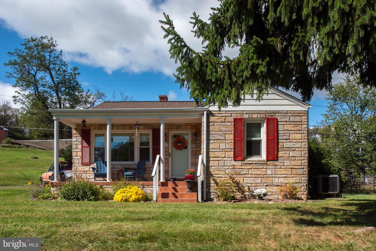 20 WATERFALL RD, CHESTER GAP, Virginia 22623, 2 Bedrooms Bedrooms, ,1 BathroomBathrooms,Residential,For sale,20 WATERFALL RD,VARP2002324 MLS # VARP2002324