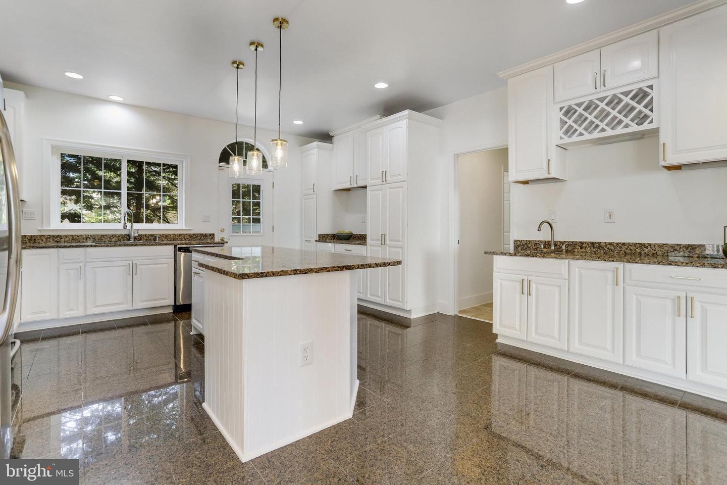 1615 S OAKLAND ST, ARLINGTON, Virginia 22204, 7 Bedrooms Bedrooms, ,5 BathroomsBathrooms,Residential,For sale,1615 S OAKLAND ST,VAAR2064834 MLS # VAAR2064834