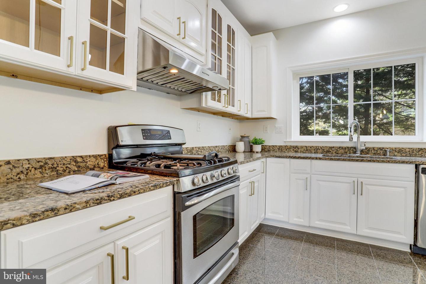 1615 S OAKLAND ST, ARLINGTON, Virginia 22204, 7 Bedrooms Bedrooms, ,5 BathroomsBathrooms,Residential,For sale,1615 S OAKLAND ST,VAAR2064834 MLS # VAAR2064834