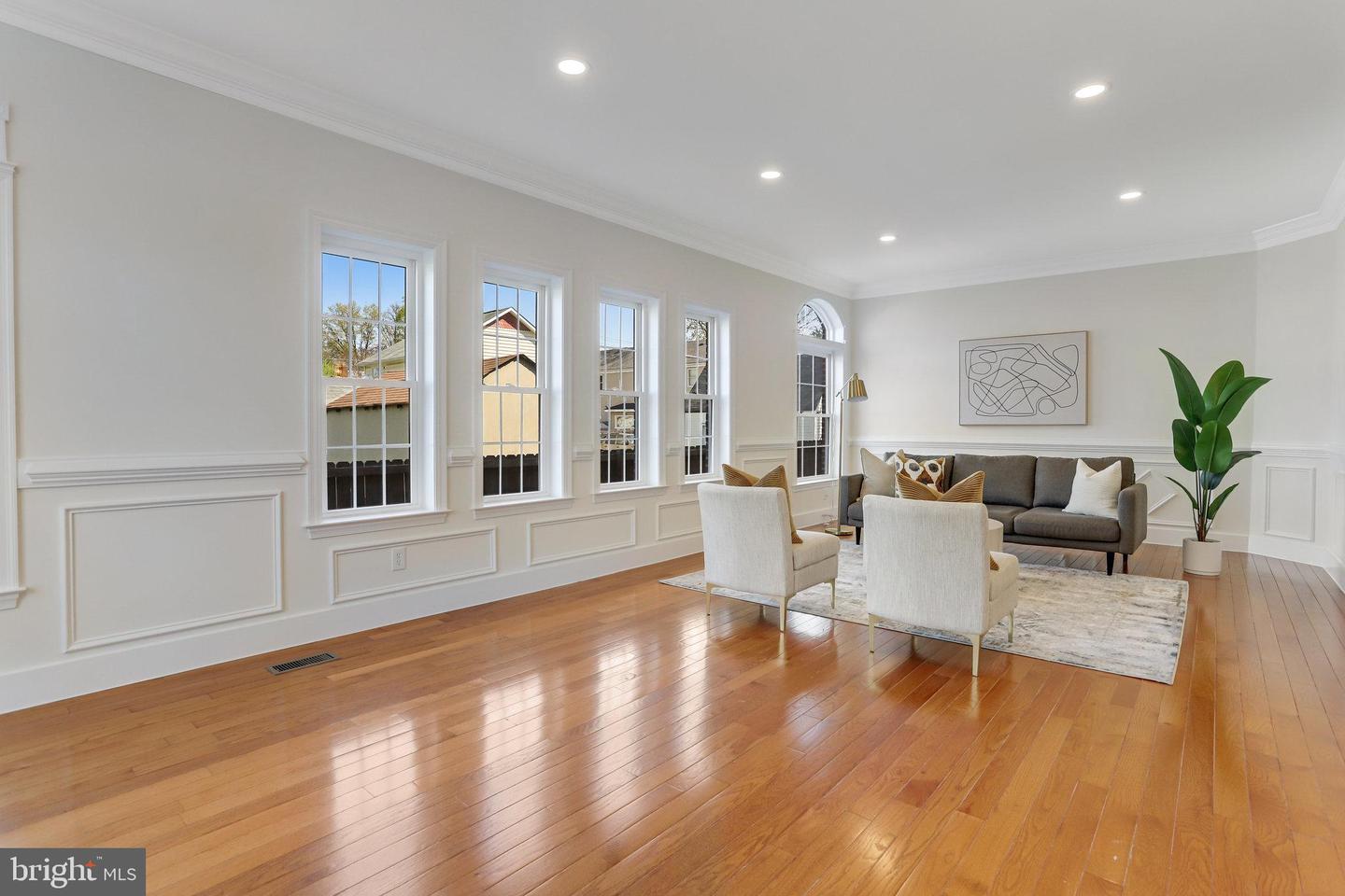 1615 S OAKLAND ST, ARLINGTON, Virginia 22204, 7 Bedrooms Bedrooms, ,5 BathroomsBathrooms,Residential,For sale,1615 S OAKLAND ST,VAAR2064834 MLS # VAAR2064834
