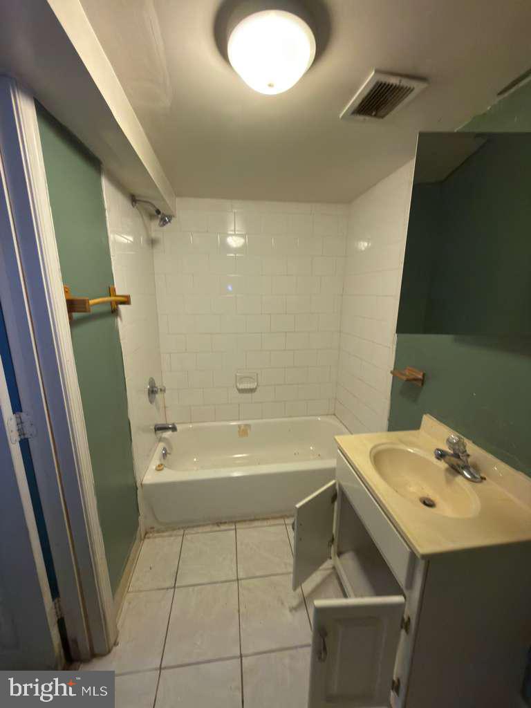 432 NEWTON PL NW, WASHINGTON, District Of Columbia 20010, 4 Bedrooms Bedrooms, ,2 BathroomsBathrooms,Residential,For sale,432 NEWTON PL NW,DCDC2226820 MLS # DCDC2226820