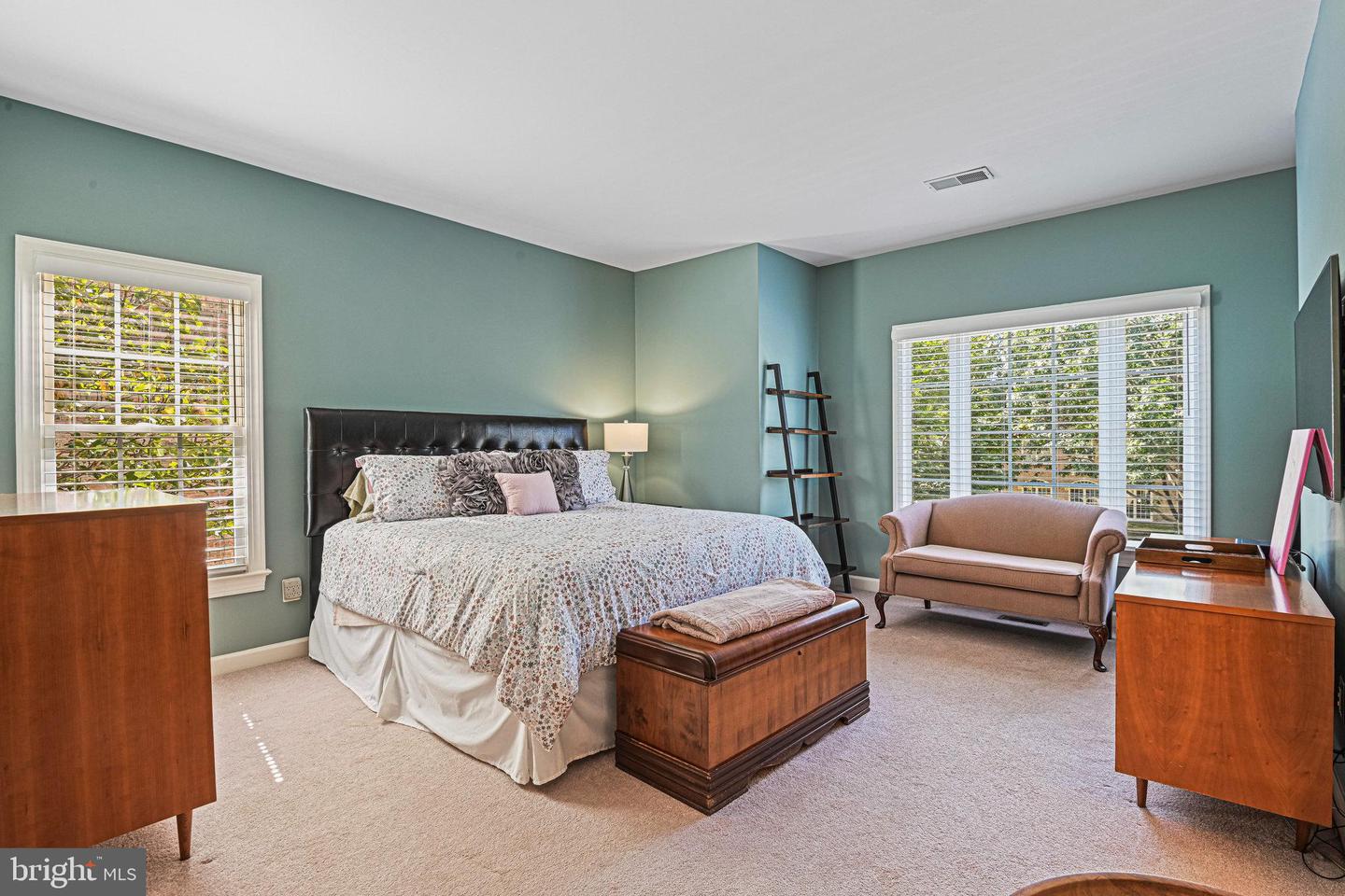 3831 FARRCROFT DR, FAIRFAX, Virginia 22030, 4 Bedrooms Bedrooms, ,4 BathroomsBathrooms,Residential,For sale,3831 FARRCROFT DR,VAFC2007180 MLS # VAFC2007180