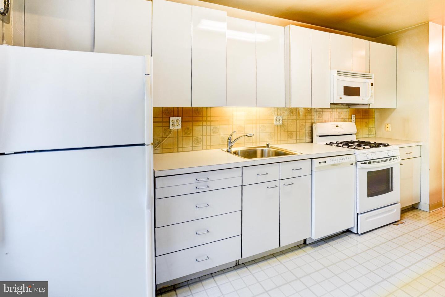 4201 CATHEDRAL AVE NW #201E, WASHINGTON, District Of Columbia 20016, 2 Bedrooms Bedrooms, ,2 BathroomsBathrooms,Residential,For sale,4201 CATHEDRAL AVE NW #201E,DCDC2174408 MLS # DCDC2174408