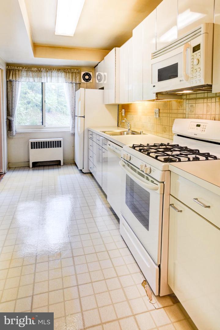 4201 CATHEDRAL AVE NW #201E, WASHINGTON, District Of Columbia 20016, 2 Bedrooms Bedrooms, ,2 BathroomsBathrooms,Residential,For sale,4201 CATHEDRAL AVE NW #201E,DCDC2174408 MLS # DCDC2174408