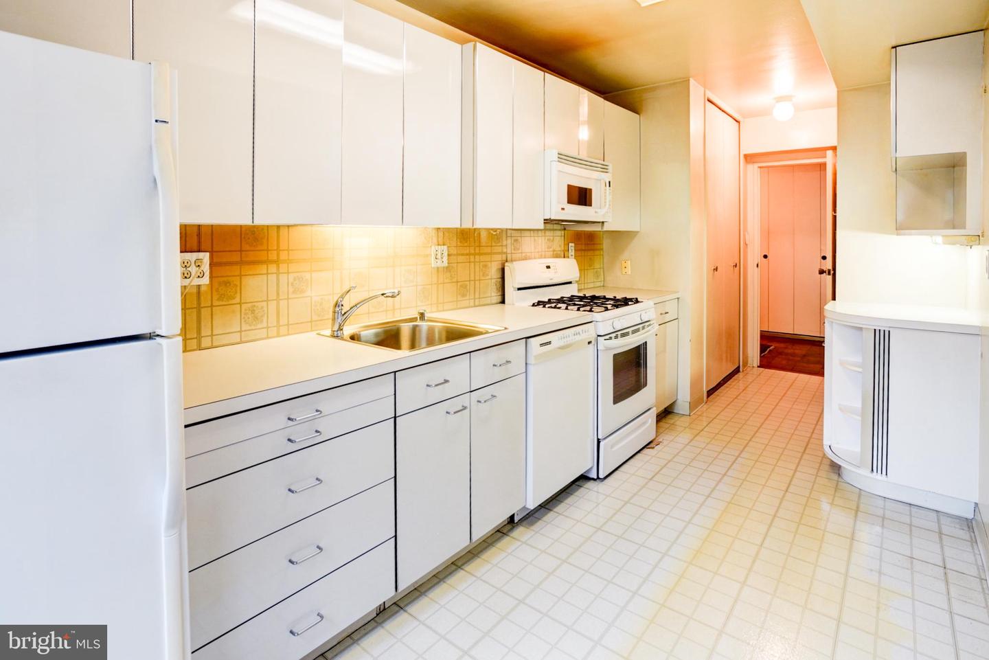 4201 CATHEDRAL AVE NW #201E, WASHINGTON, District Of Columbia 20016, 2 Bedrooms Bedrooms, ,2 BathroomsBathrooms,Residential,For sale,4201 CATHEDRAL AVE NW #201E,DCDC2174408 MLS # DCDC2174408