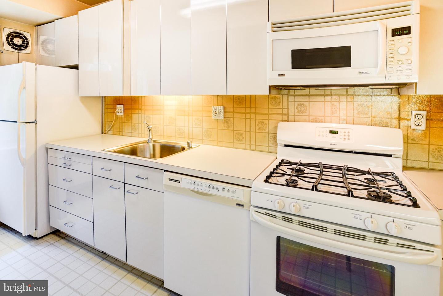 4201 CATHEDRAL AVE NW #201E, WASHINGTON, District Of Columbia 20016, 2 Bedrooms Bedrooms, ,2 BathroomsBathrooms,Residential,For sale,4201 CATHEDRAL AVE NW #201E,DCDC2174408 MLS # DCDC2174408