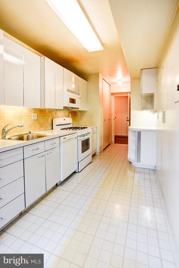 4201 CATHEDRAL AVE NW #201E, WASHINGTON, District Of Columbia 20016, 2 Bedrooms Bedrooms, ,2 BathroomsBathrooms,Residential,For sale,4201 CATHEDRAL AVE NW #201E,DCDC2174408 MLS # DCDC2174408