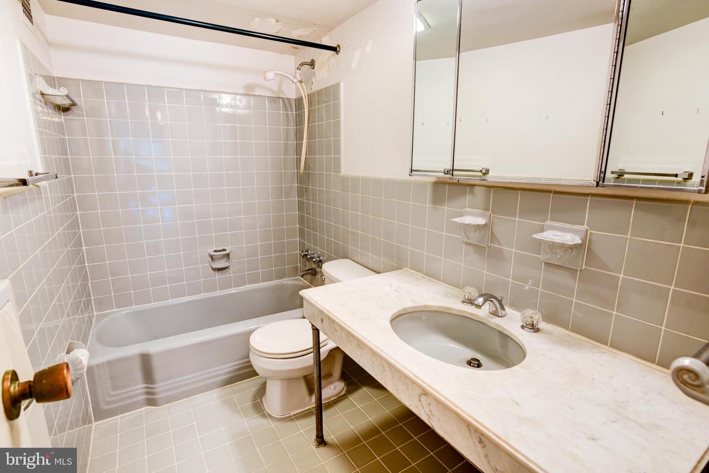 4201 CATHEDRAL AVE NW #201E, WASHINGTON, District Of Columbia 20016, 2 Bedrooms Bedrooms, ,2 BathroomsBathrooms,Residential,For sale,4201 CATHEDRAL AVE NW #201E,DCDC2174408 MLS # DCDC2174408