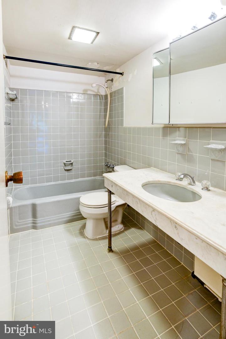 4201 CATHEDRAL AVE NW #201E, WASHINGTON, District Of Columbia 20016, 2 Bedrooms Bedrooms, ,2 BathroomsBathrooms,Residential,For sale,4201 CATHEDRAL AVE NW #201E,DCDC2174408 MLS # DCDC2174408