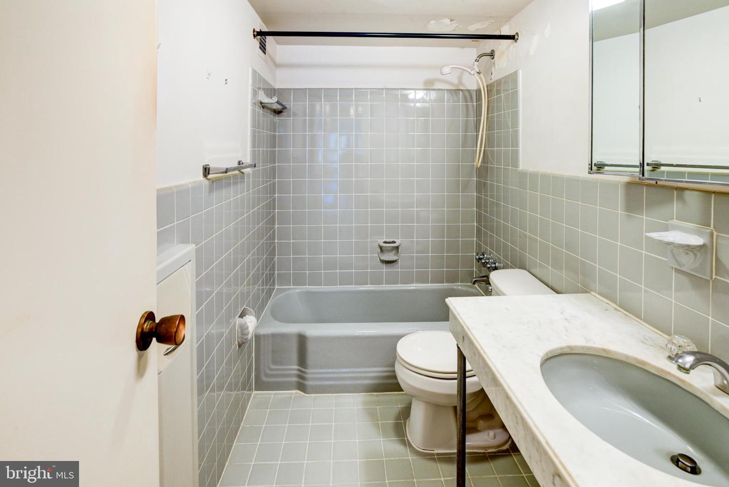 4201 CATHEDRAL AVE NW #201E, WASHINGTON, District Of Columbia 20016, 2 Bedrooms Bedrooms, ,2 BathroomsBathrooms,Residential,For sale,4201 CATHEDRAL AVE NW #201E,DCDC2174408 MLS # DCDC2174408