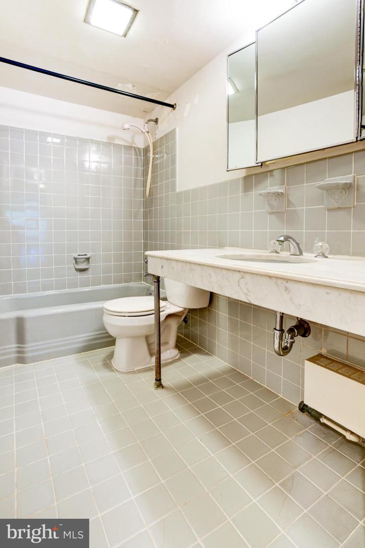 4201 CATHEDRAL AVE NW #201E, WASHINGTON, District Of Columbia 20016, 2 Bedrooms Bedrooms, ,2 BathroomsBathrooms,Residential,For sale,4201 CATHEDRAL AVE NW #201E,DCDC2174408 MLS # DCDC2174408