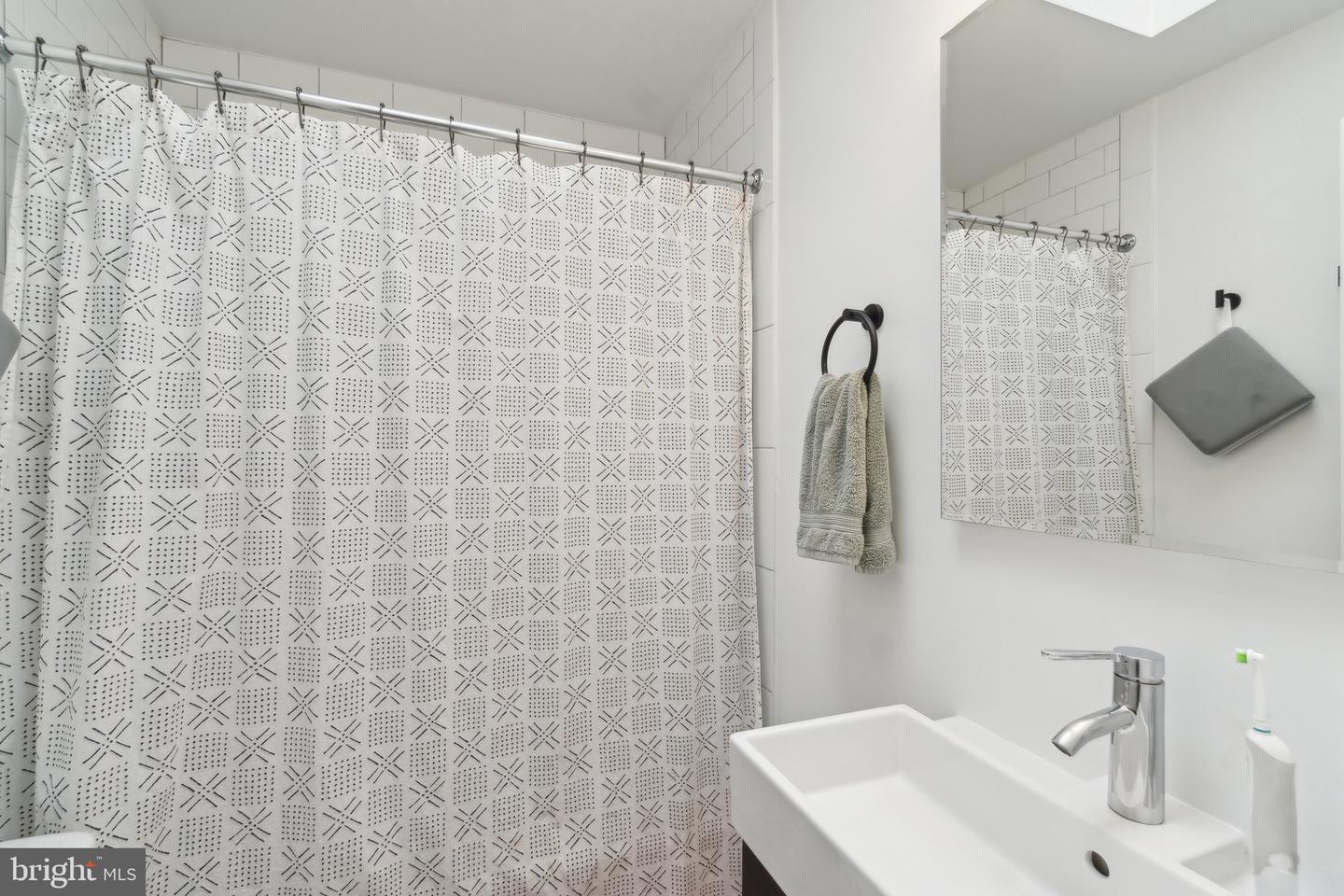 541 25TH PL NE, WASHINGTON, District Of Columbia 20002, 4 Bedrooms Bedrooms, ,2 BathroomsBathrooms,Residential,For sale,541 25TH PL NE,DCDC2188140 MLS # DCDC2188140