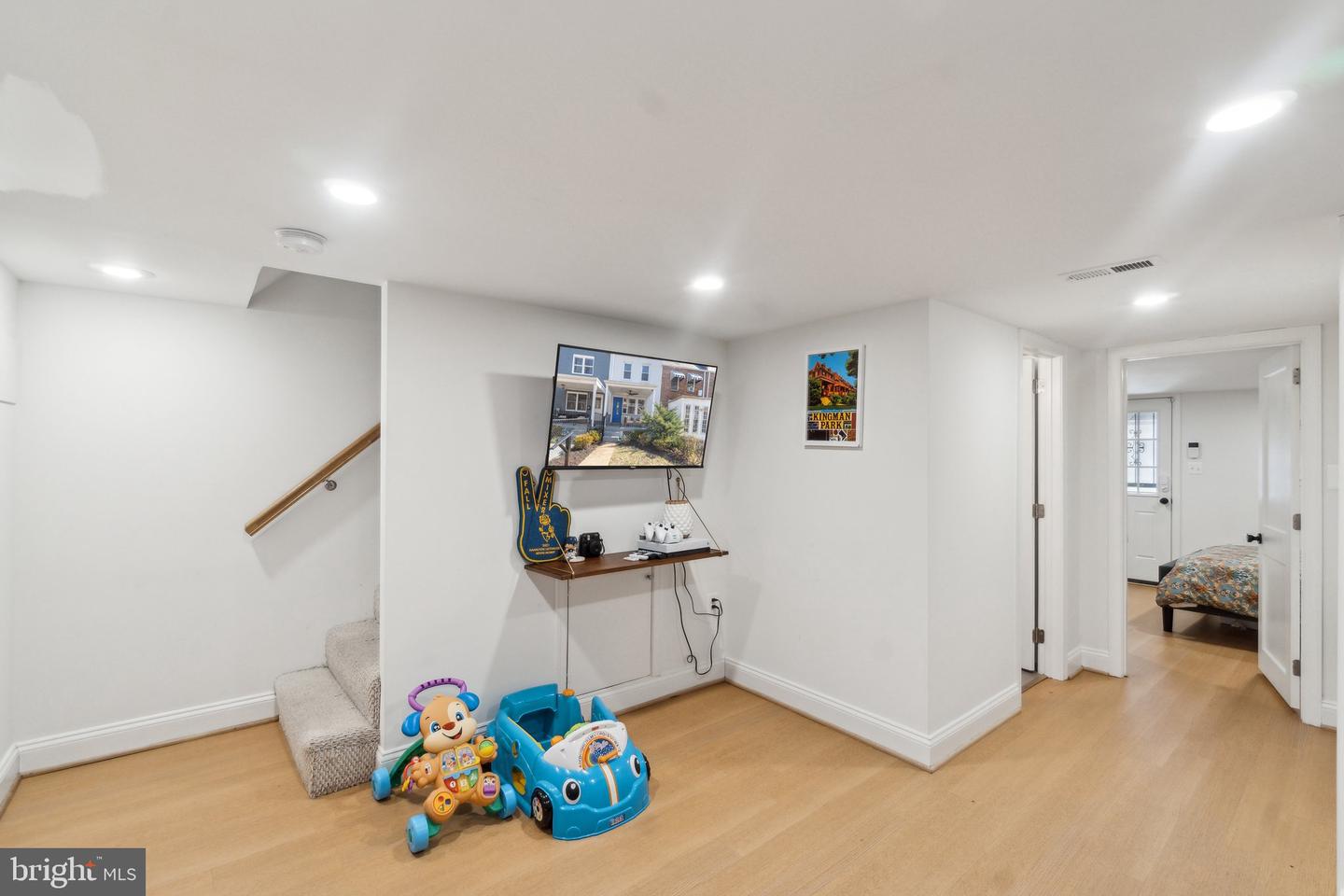 541 25TH PL NE, WASHINGTON, District Of Columbia 20002, 4 Bedrooms Bedrooms, ,2 BathroomsBathrooms,Residential,For sale,541 25TH PL NE,DCDC2188140 MLS # DCDC2188140