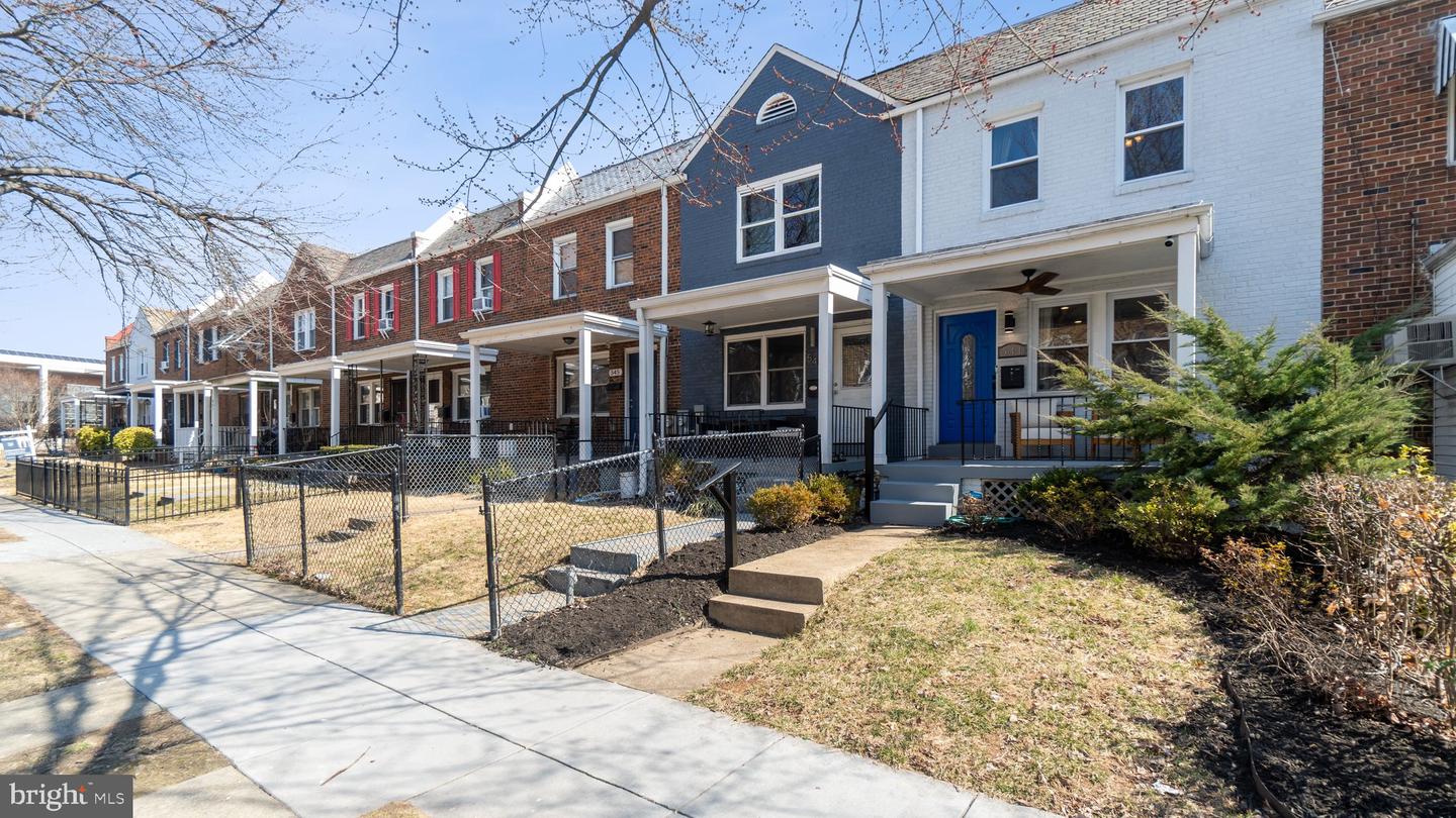 541 25TH PL NE, WASHINGTON, District Of Columbia 20002, 4 Bedrooms Bedrooms, ,2 BathroomsBathrooms,Residential,For sale,541 25TH PL NE,DCDC2188140 MLS # DCDC2188140