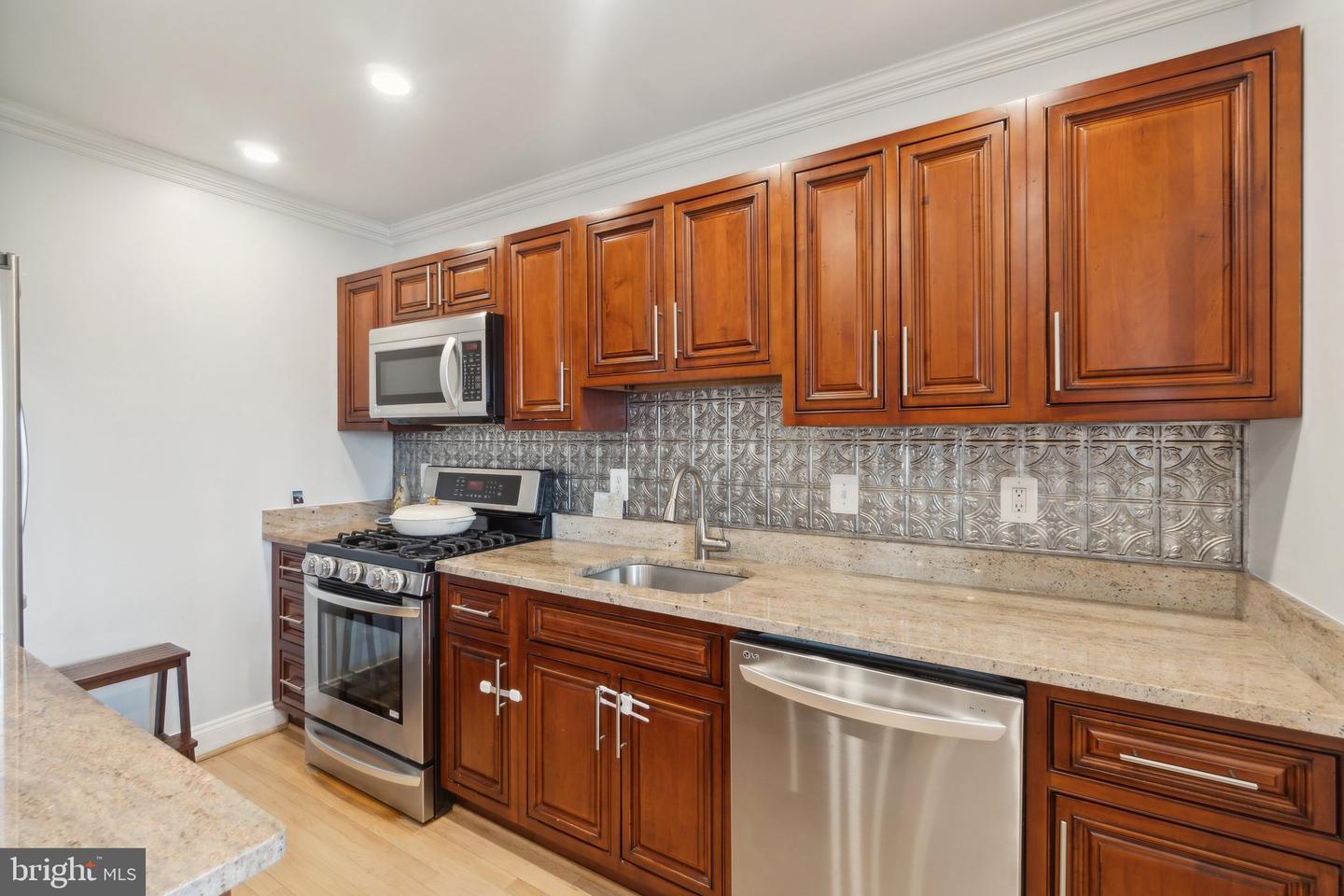 541 25TH PL NE, WASHINGTON, District Of Columbia 20002, 4 Bedrooms Bedrooms, ,2 BathroomsBathrooms,Residential,For sale,541 25TH PL NE,DCDC2188140 MLS # DCDC2188140