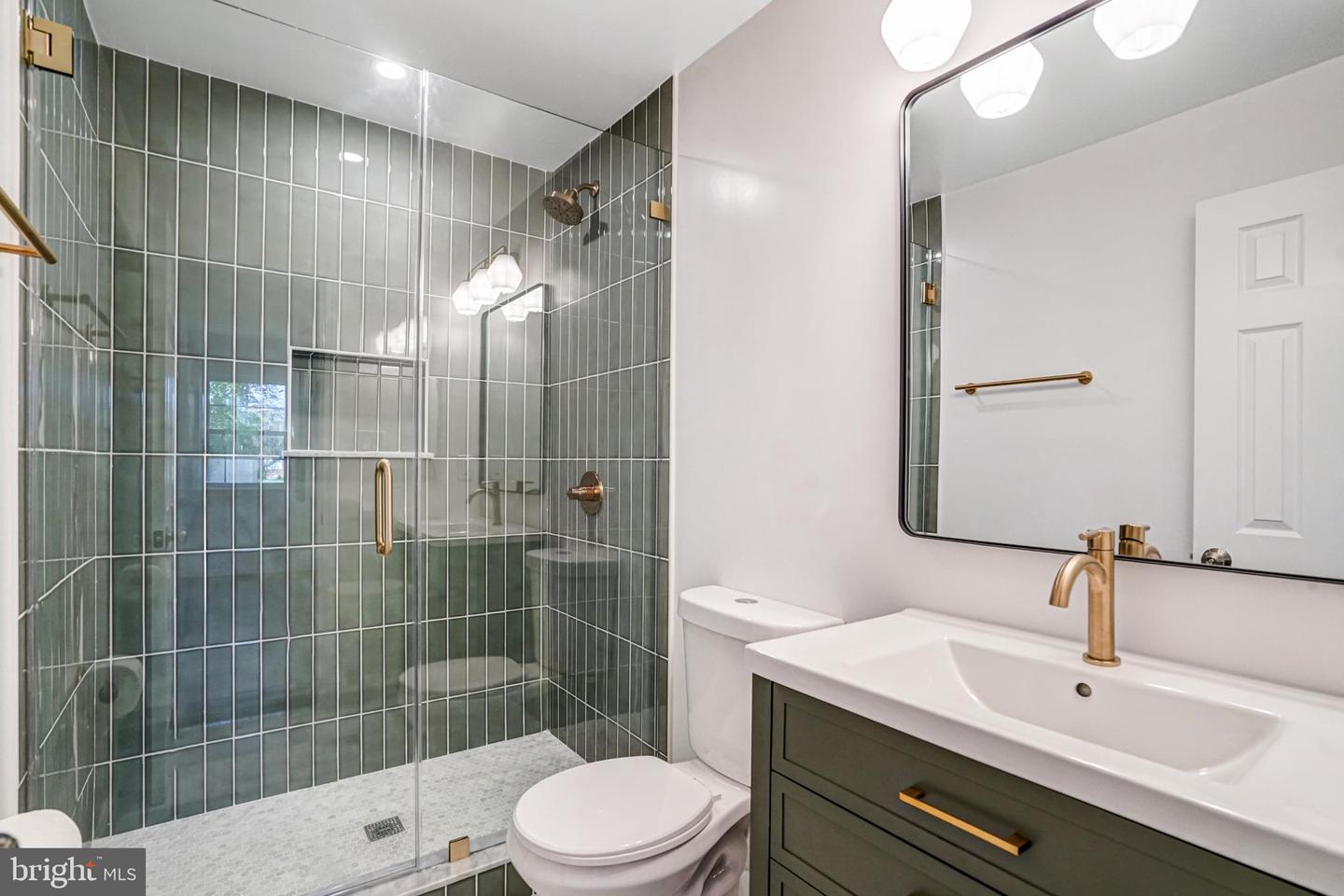 8400 RICHMOND AVE, ALEXANDRIA, Virginia 22309, 4 Bedrooms Bedrooms, ,4 BathroomsBathrooms,Residential,For sale,8400 RICHMOND AVE,VAFX2262998 MLS # VAFX2262998