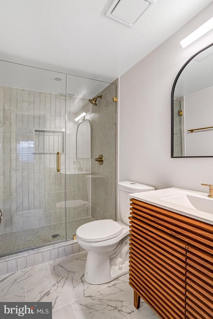 8400 RICHMOND AVE, ALEXANDRIA, Virginia 22309, 4 Bedrooms Bedrooms, ,4 BathroomsBathrooms,Residential,For sale,8400 RICHMOND AVE,VAFX2262998 MLS # VAFX2262998