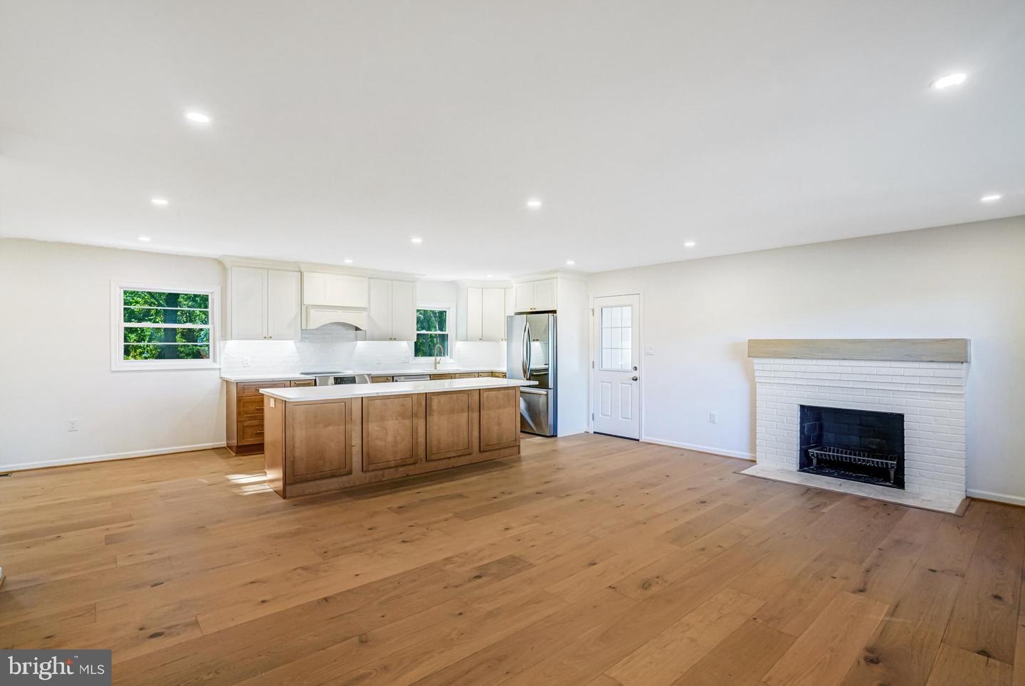8400 RICHMOND AVE, ALEXANDRIA, Virginia 22309, 4 Bedrooms Bedrooms, ,4 BathroomsBathrooms,Residential,For sale,8400 RICHMOND AVE,VAFX2262998 MLS # VAFX2262998