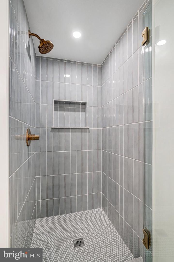 8400 RICHMOND AVE, ALEXANDRIA, Virginia 22309, 4 Bedrooms Bedrooms, ,4 BathroomsBathrooms,Residential,For sale,8400 RICHMOND AVE,VAFX2262998 MLS # VAFX2262998