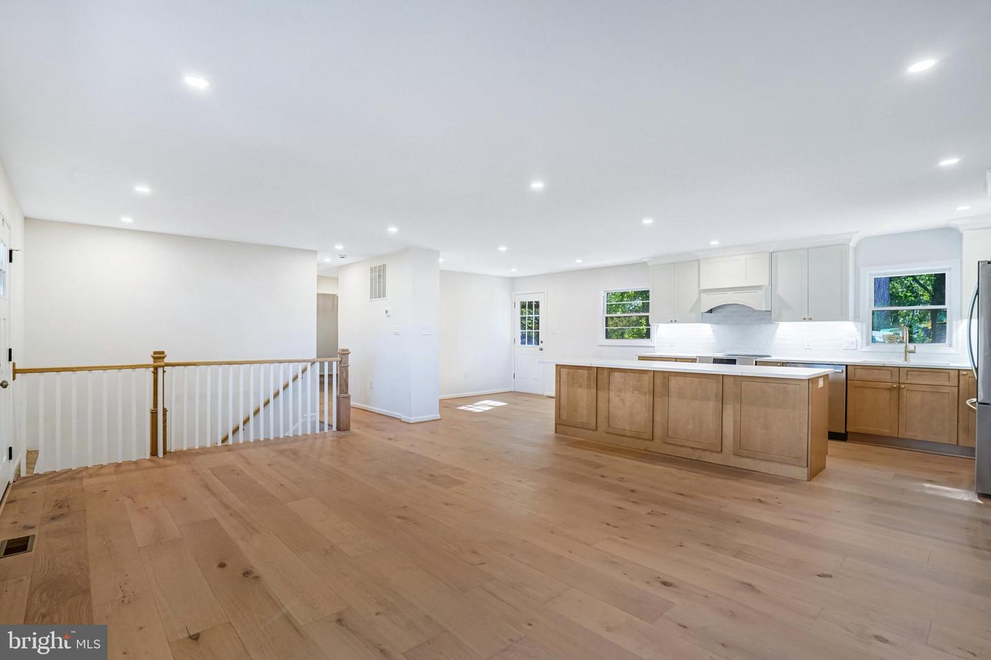 8400 RICHMOND AVE, ALEXANDRIA, Virginia 22309, 4 Bedrooms Bedrooms, ,4 BathroomsBathrooms,Residential,For sale,8400 RICHMOND AVE,VAFX2262998 MLS # VAFX2262998