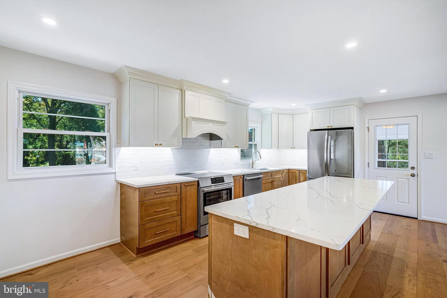 8400 RICHMOND AVE, ALEXANDRIA, Virginia 22309, 4 Bedrooms Bedrooms, ,4 BathroomsBathrooms,Residential,For sale,8400 RICHMOND AVE,VAFX2262998 MLS # VAFX2262998