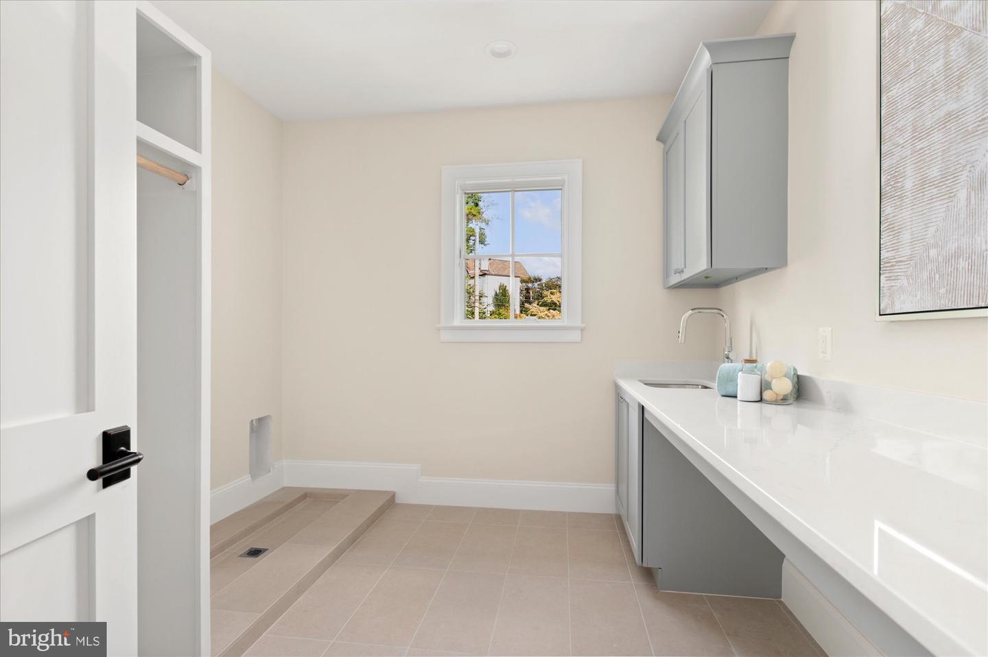 3718 N WOODROW ST, ARLINGTON, Virginia 22207, 7 Bedrooms Bedrooms, ,7 BathroomsBathrooms,Residential,For sale,3718 N WOODROW ST,VAAR2063302 MLS # VAAR2063302