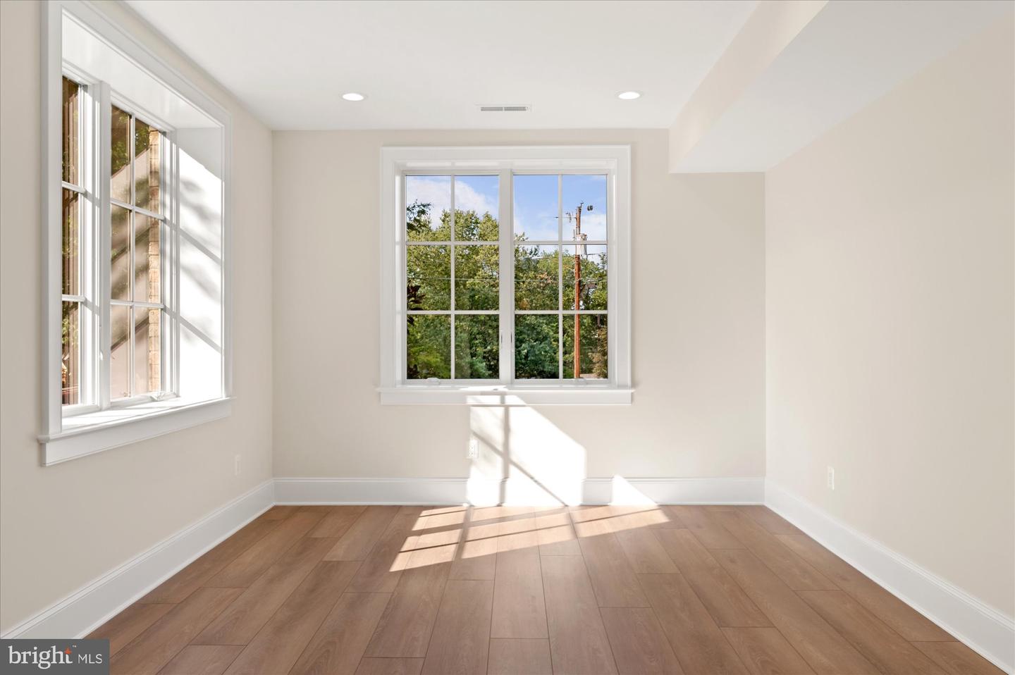 3718 N WOODROW ST, ARLINGTON, Virginia 22207, 7 Bedrooms Bedrooms, ,7 BathroomsBathrooms,Residential,For sale,3718 N WOODROW ST,VAAR2063302 MLS # VAAR2063302