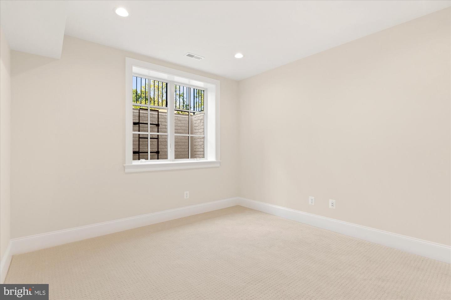 3718 N WOODROW ST, ARLINGTON, Virginia 22207, 7 Bedrooms Bedrooms, ,7 BathroomsBathrooms,Residential,For sale,3718 N WOODROW ST,VAAR2063302 MLS # VAAR2063302