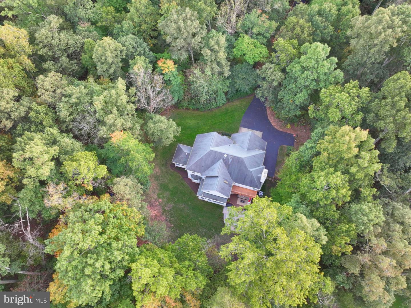 126 LAKE DR, STERLING, Virginia 20164, 4 Bedrooms Bedrooms, 9 Rooms Rooms,4 BathroomsBathrooms,Residential,For sale,126 LAKE DR,VALO2108016 MLS # VALO2108016