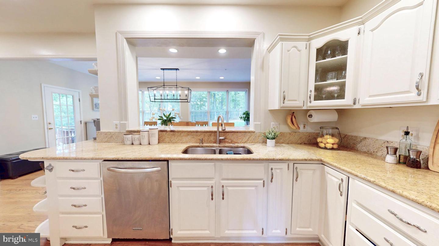 126 LAKE DR, STERLING, Virginia 20164, 4 Bedrooms Bedrooms, 9 Rooms Rooms,4 BathroomsBathrooms,Residential,For sale,126 LAKE DR,VALO2108016 MLS # VALO2108016